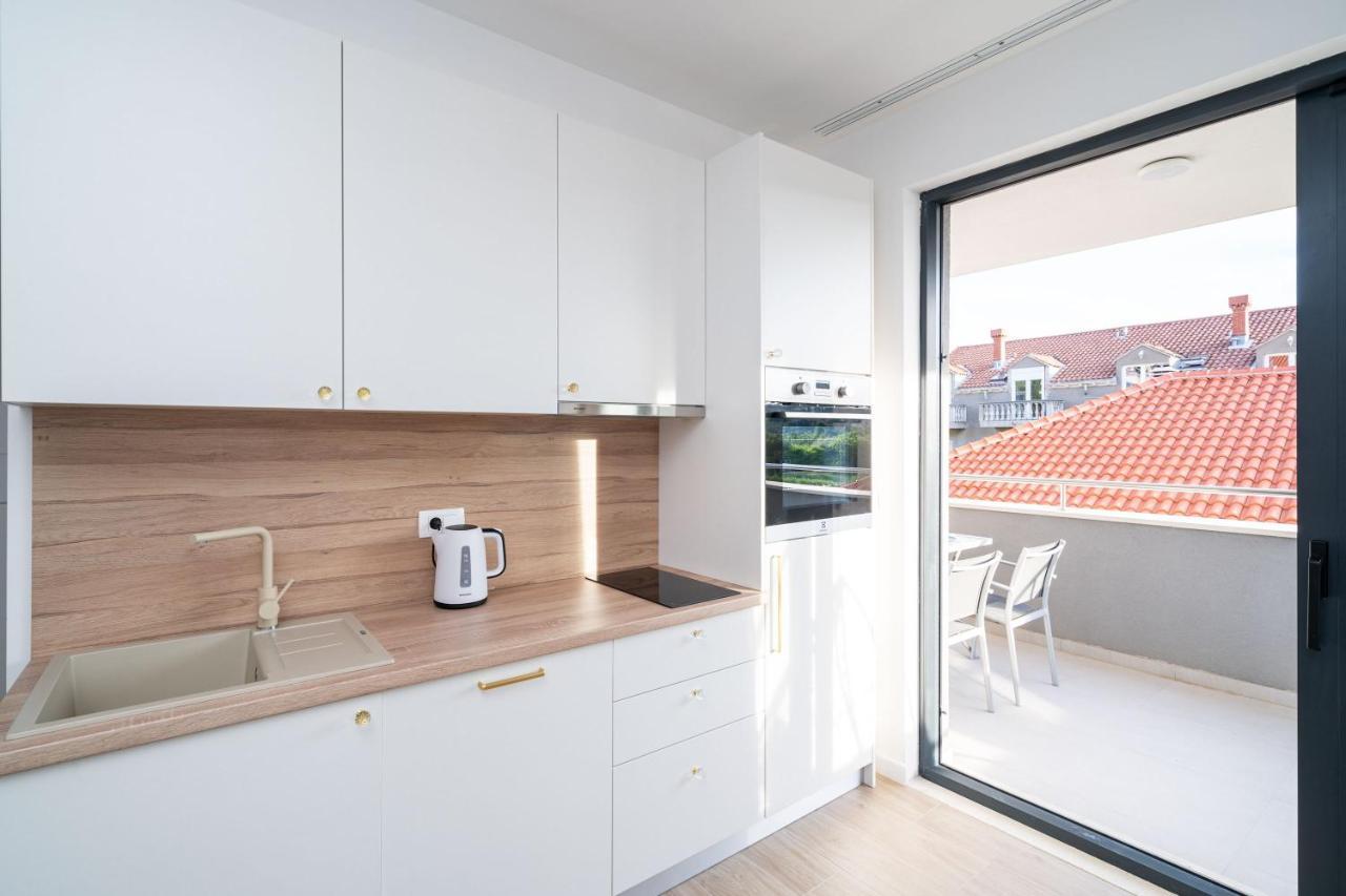 Olive Family House Apartment Млини Екстериор снимка
